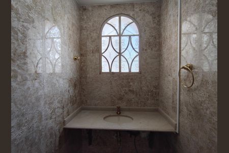 Casa de condomínio à venda com 351m², 4 quartos e 4 vagasLavabo