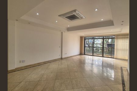 Apartamento à venda com 243m², 3 quartos e 3 vagas Apartamento à venda com 243m², 3 quartos e 3 vagasSala