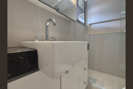 Apartamento à venda com 243m², 3 quartos e 3 vagas Apartamento à venda com 243m², 3 quartos e 3 vagasBanheiro da Suíte