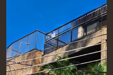 Apartamento à venda com 243m², 3 quartos e 3 vagas Apartamento à venda com 243m², 3 quartos e 3 vagasPlaca