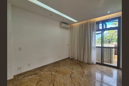 Apartamento à venda com 243m², 3 quartos e 3 vagas Apartamento à venda com 243m², 3 quartos e 3 vagasSuíte