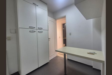 Apartamento à venda com 243m², 3 quartos e 3 vagas Apartamento à venda com 243m², 3 quartos e 3 vagasCozinha