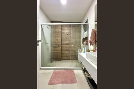 Apartamento à venda com 220m², 4 quartos e 1 vagaBanheiro da Suíte