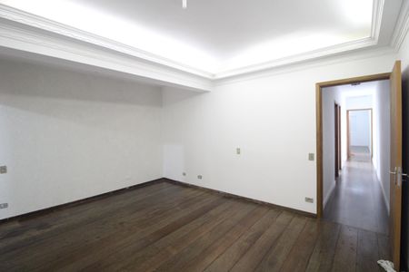 Casa à venda com 176m², 4 quartos e 2 vagasSuíte 2