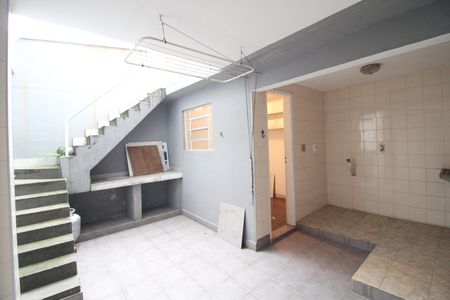 Casa à venda com 176m², 4 quartos e 2 vagasFundos da casa