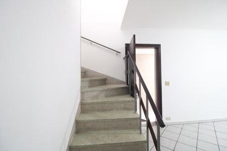 Casa à venda com 176m², 4 quartos e 2 vagasEscada