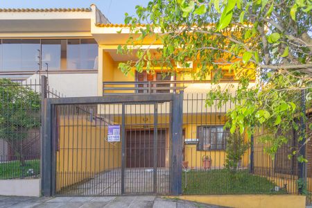 Casa à venda com 183m², 3 quartos e 2 vagas Casa à venda com 183m², 3 quartos e 2 vagasFachada