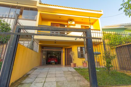 Casa à venda com 183m², 3 quartos e 2 vagas Casa à venda com 183m², 3 quartos e 2 vagasFachada