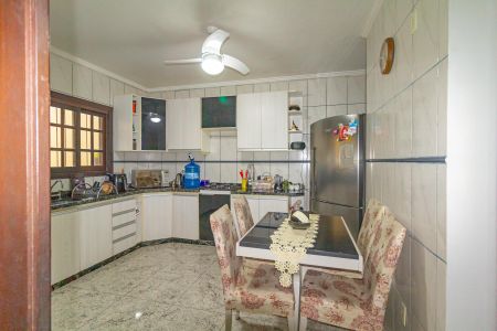 Casa à venda com 183m², 3 quartos e 2 vagas Casa à venda com 183m², 3 quartos e 2 vagasCozinha