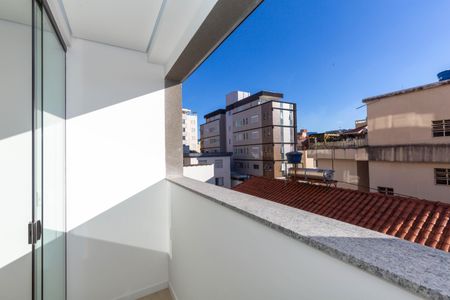 Apartamento à venda com 74m², 3 quartos e 2 vagasVaranda