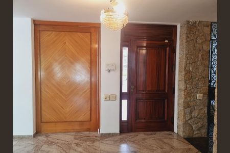 Casa à venda com 945m², 4 quartos e 4 vagas Casa à venda com 945m², 4 quartos e 4 vagasFoto 03