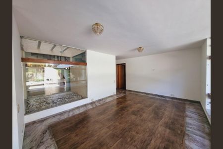 Casa à venda com 945m², 4 quartos e 4 vagas Casa à venda com 945m², 4 quartos e 4 vagasFoto 05