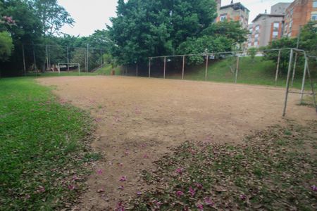 Apartamento à venda com 111m², 2 quartos e 1 vaga Apartamento à venda com 111m², 2 quartos e 1 vagaCampo de futebol