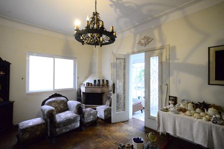 Casa à venda com 392m², 3 quartos e 3 vagasSala