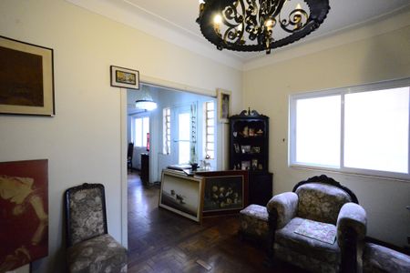 Casa à venda com 392m², 3 quartos e 3 vagasSala