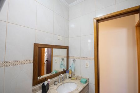 Casa à venda com 164m², 3 quartos e 3 vagas Casa à venda com 164m², 3 quartos e 3 vagasBanheiro Social