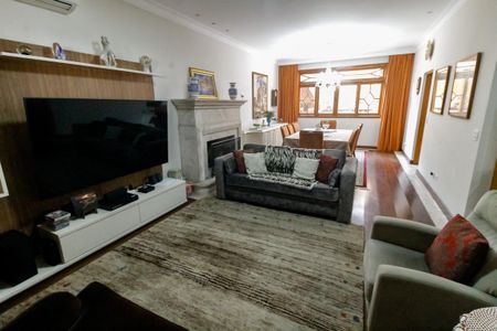 Casa à venda com 440m², 5 quartos e 4 vagas Casa à venda com 440m², 5 quartos e 4 vagasSala 1