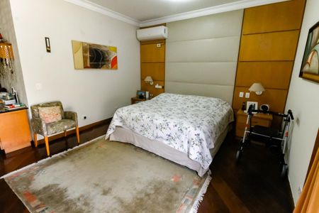 Casa à venda com 440m², 5 quartos e 4 vagasSuíte 1