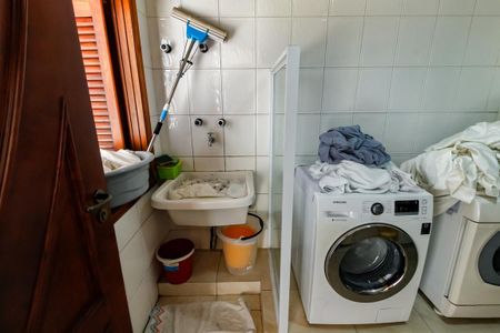 Casa à venda com 440m², 5 quartos e 4 vagasDetalhe da area de serviço