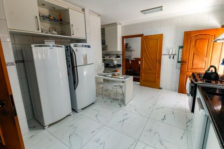 Casa à venda com 440m², 5 quartos e 4 vagasCozinha - Armários
