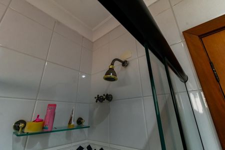 Casa à venda com 440m², 5 quartos e 4 vagasBanheiro da Suíte 2 - chuveiro