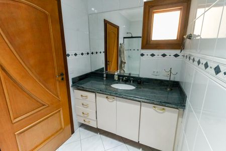 Casa à venda com 440m², 5 quartos e 4 vagasBanheiro da Suíte 5