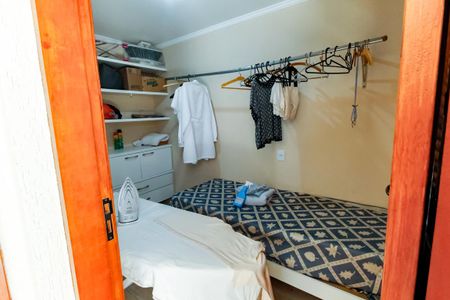 Casa à venda com 440m², 5 quartos e 4 vagasQuarto de Serviço