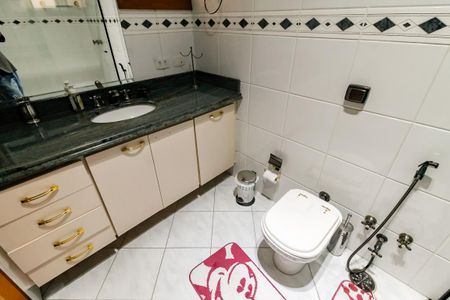 Casa à venda com 440m², 5 quartos e 4 vagasBanheiro da Suíte 5