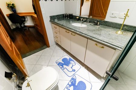 Casa à venda com 440m², 5 quartos e 4 vagasBanheiro da Suíte 3