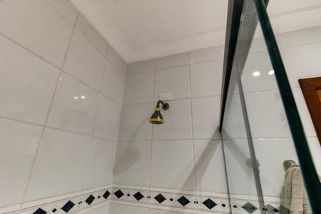 Casa à venda com 440m², 5 quartos e 4 vagasBanheiro da Suíte 5 - chuveiro