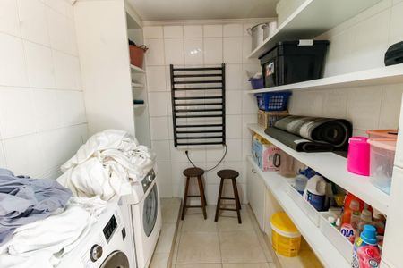 Casa à venda com 440m², 5 quartos e 4 vagasDetalhe da area de serviço