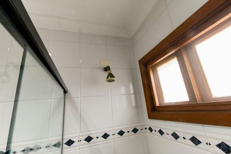 Casa à venda com 440m², 5 quartos e 4 vagasBanheiro da Suíte 3 - chuveiro