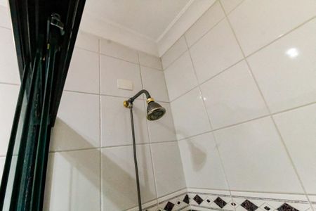 Casa à venda com 440m², 5 quartos e 4 vagas Casa à venda com 440m², 5 quartos e 4 vagasBanheiro da Suíte 1 - chuveiro