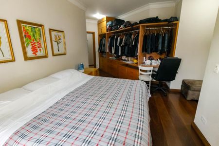 Casa à venda com 440m², 5 quartos e 4 vagasSuíte 4