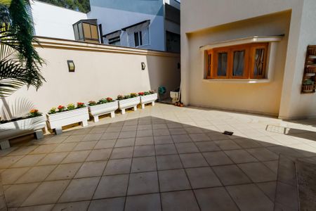 Casa à venda com 440m², 5 quartos e 4 vagasQuintal