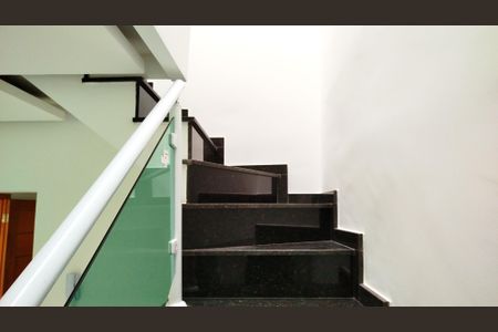 Casa à venda com 105m², 3 quartos e 2 vagas Casa à venda com 105m², 3 quartos e 2 vagasEscada interna