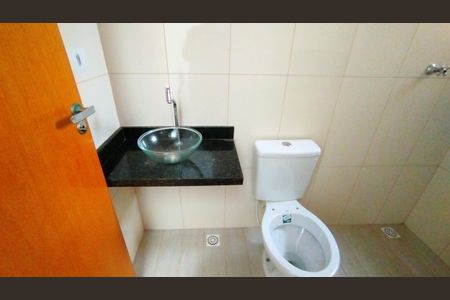 Casa à venda com 105m², 3 quartos e 2 vagas Casa à venda com 105m², 3 quartos e 2 vagasBanheiro Social