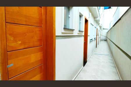 Casa à venda com 105m², 3 quartos e 2 vagas Casa à venda com 105m², 3 quartos e 2 vagasÁrea comum - corredor de acesso