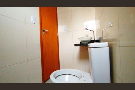 Casa à venda com 105m², 3 quartos e 2 vagas Casa à venda com 105m², 3 quartos e 2 vagasBanheiro Social