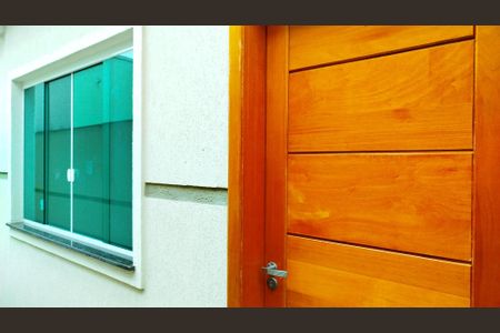 Casa à venda com 105m², 3 quartos e 2 vagas Casa à venda com 105m², 3 quartos e 2 vagasEntrada