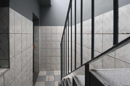 Casa à venda com 75m², 2 quartos e 1 vaga Casa à venda com 75m², 2 quartos e 1 vagaEscada para o Terraço