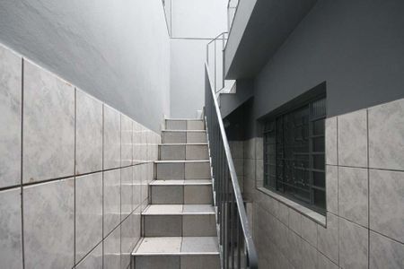 Casa à venda com 75m², 2 quartos e 1 vaga Casa à venda com 75m², 2 quartos e 1 vagaEscada para o Terraço