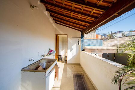 Casa à venda com 153m², 2 quartos e 1 vagaÁrea de serviço