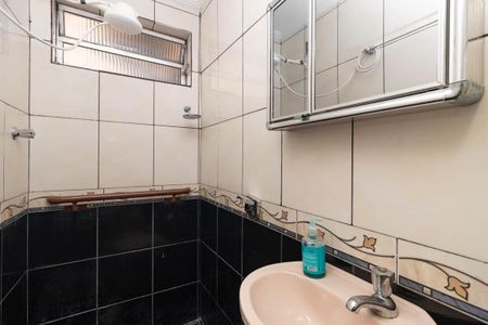 Casa à venda com 100m², 2 quartos e 2 vagasBanheiro da Suíte