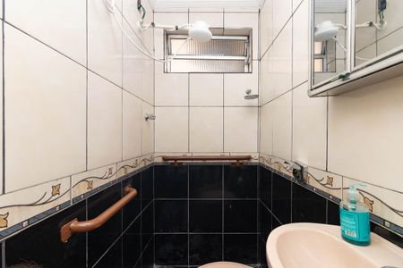 Casa à venda com 100m², 2 quartos e 2 vagasBanheiro da Suíte