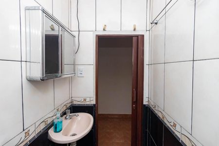 Casa à venda com 100m², 2 quartos e 2 vagasBanheiro da Suíte