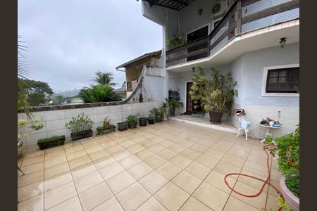 Casa à venda com 280m², 3 quartos e 2 vagas Casa à venda com 280m², 3 quartos e 2 vagasQuintal