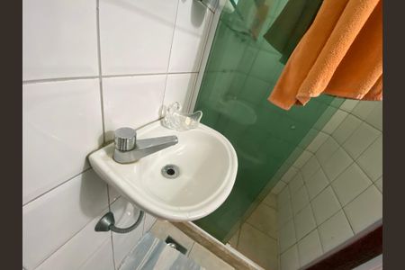 Casa à venda com 280m², 3 quartos e 2 vagas Casa à venda com 280m², 3 quartos e 2 vagasBanheiro Serviço