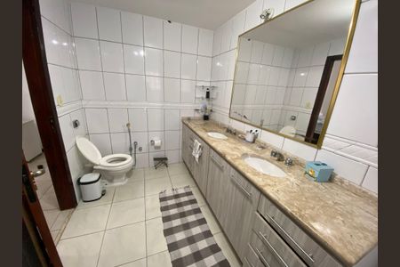 Casa à venda com 280m², 3 quartos e 2 vagas Casa à venda com 280m², 3 quartos e 2 vagasBanheiro Suite 1