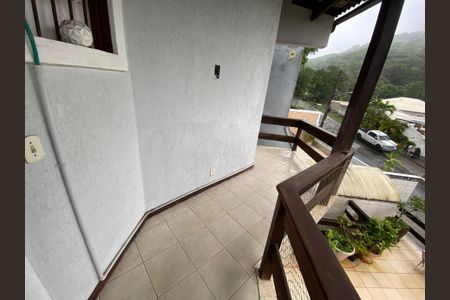 Casa à venda com 280m², 3 quartos e 2 vagas Casa à venda com 280m², 3 quartos e 2 vagasVaranda - Suíte